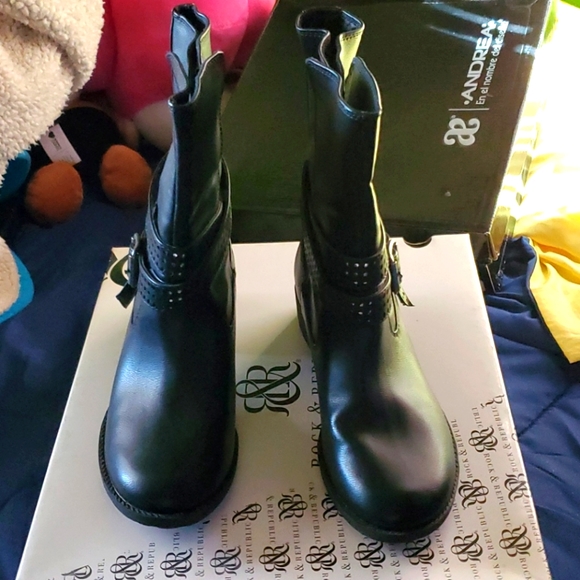 Boots - Picture 1 of 5